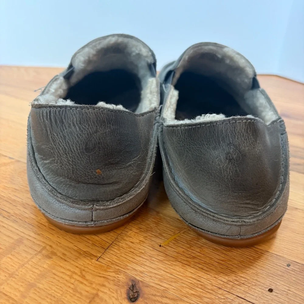 OluKai Kipuka Hulu Mens 12 Grey Leather Shearling Lined Slippers 10450-2626